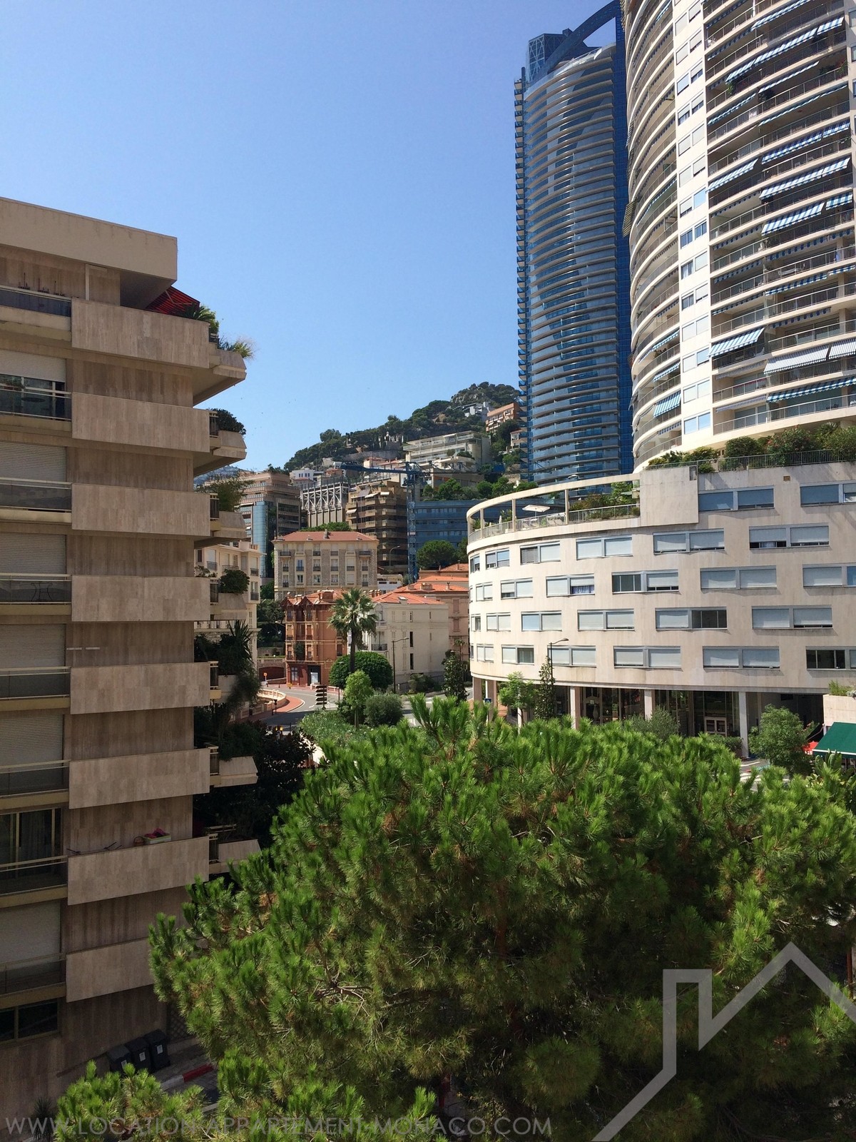 CHÂTEAU D'AZUR Studio Apartments for rent in Monaco