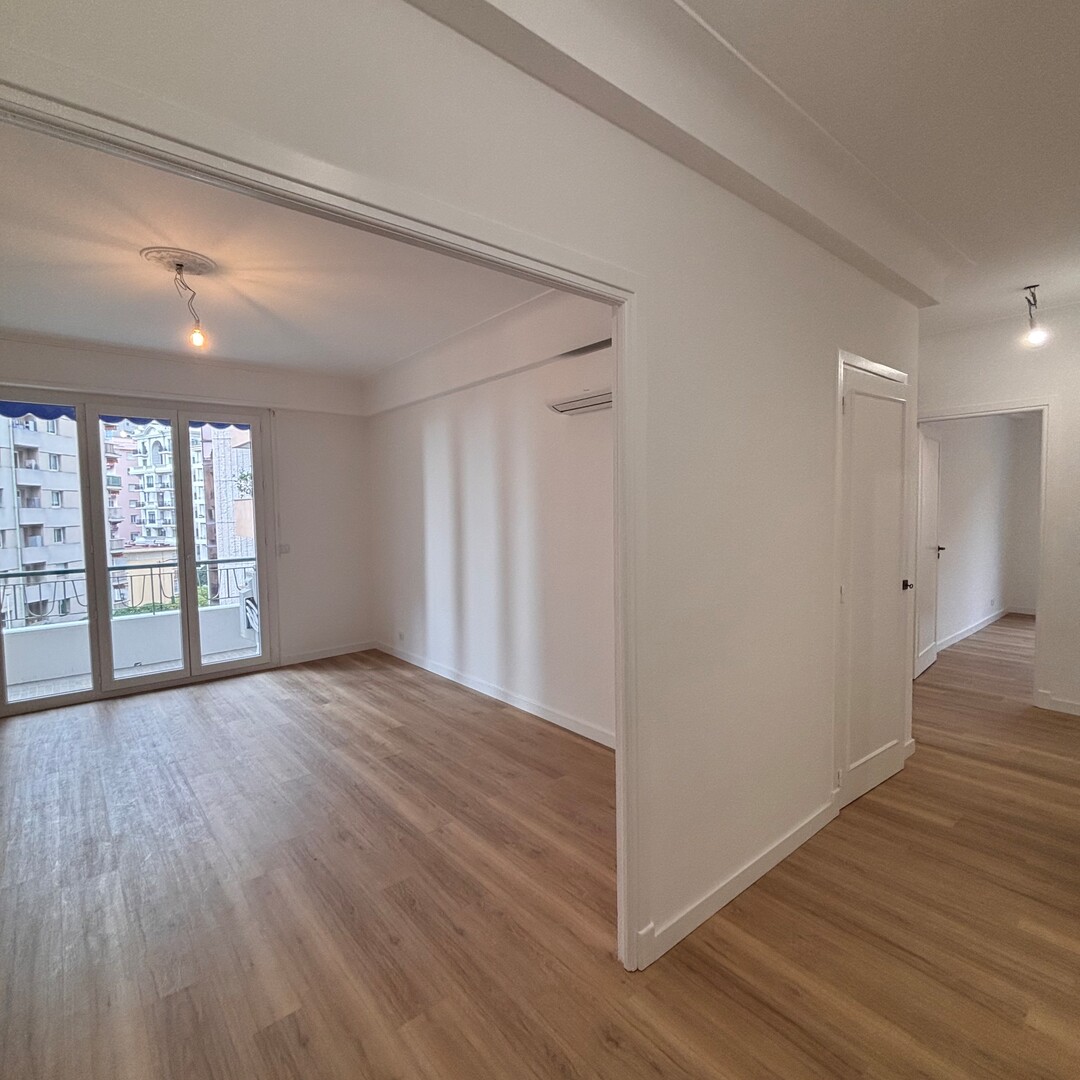 SPACIOUS 2-BEDROOM APARTMENT COMPLETELY RENOVATED / L'ANACONDA BUILDING - Apartments for rent in Monaco