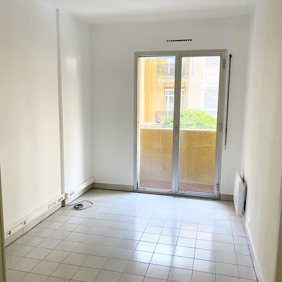 PETIT BUREAU - IMMEUBLE LES ORANGERS - Apartments for rent in Monaco