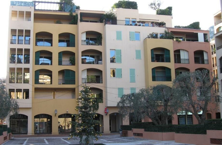 BUREAU AVEC VITRINE EN REZ- DE CHAUSSÉE - Apartments for rent in Monaco