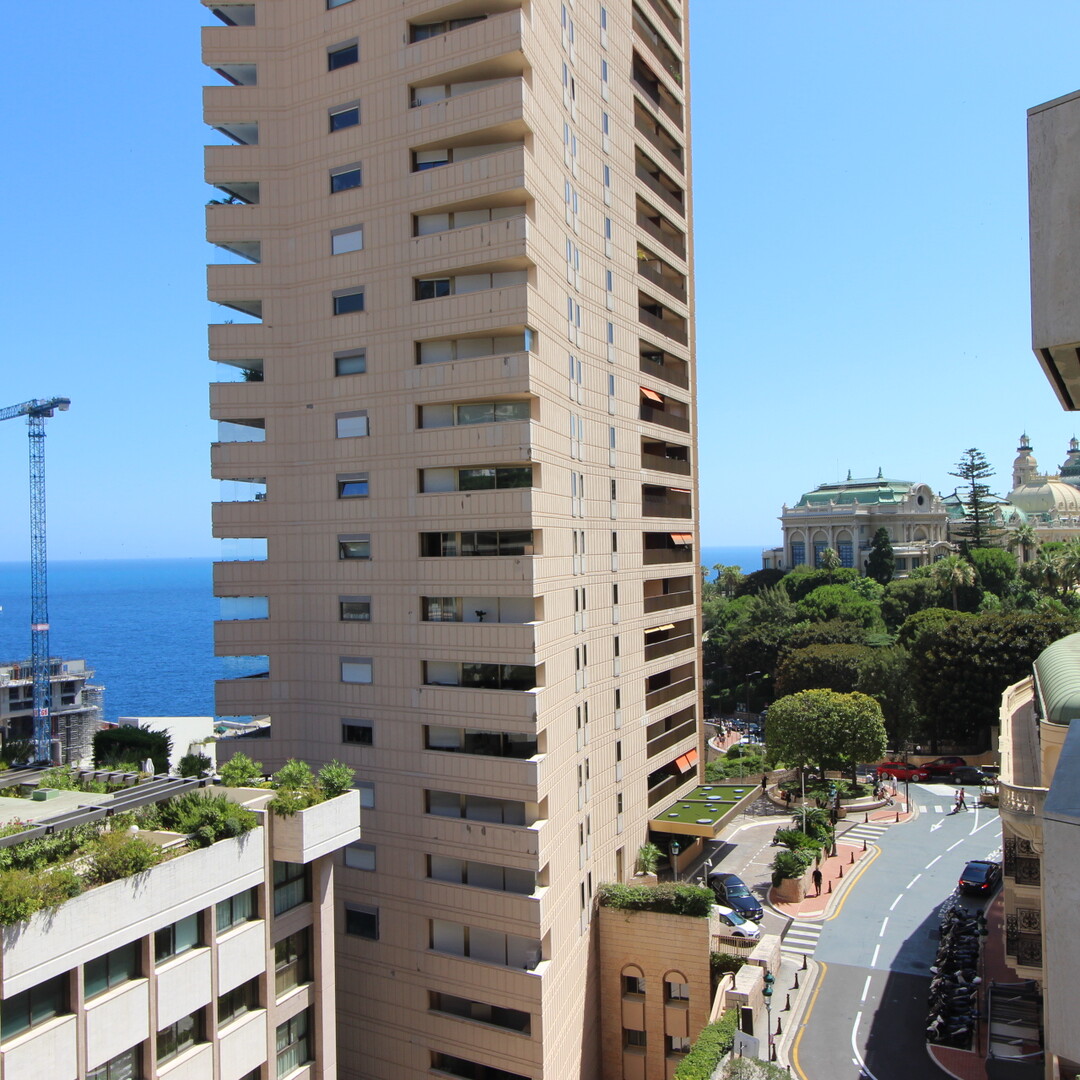 LARGE 5 ROOM APARTMENT - IN THE CARRÉ D'OR - Apartments for rent in Monaco
