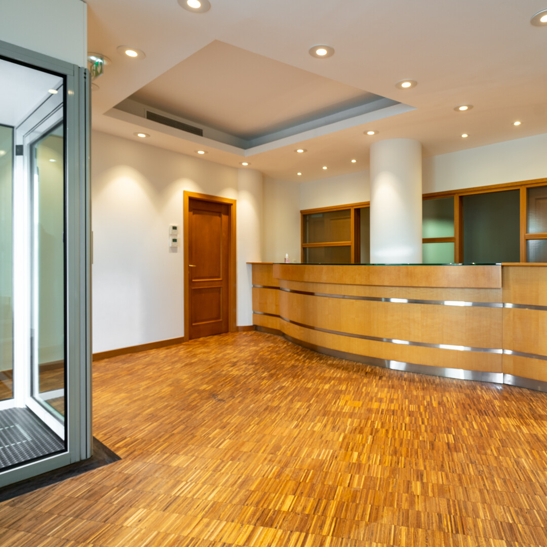 MAGNIFICENT COMMERCIAL/OFFICE SPACE - BEAUTIFUL WINDOWS - Apartments for rent in Monaco