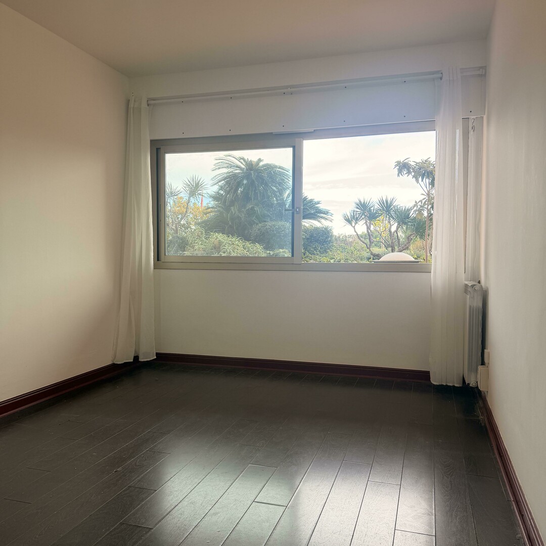 RENOVATED MIXED-USE OFFICE - Apartments for rent in Monaco