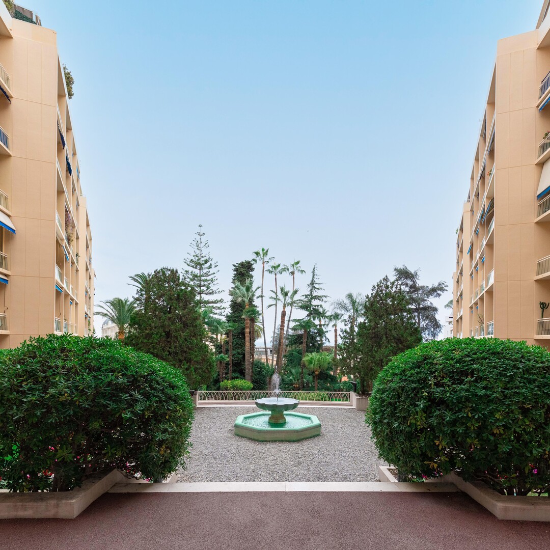 2  BEDROOM APARTMENT RENOVATED WITH SEA VIEW - Apartments for rent in Monaco