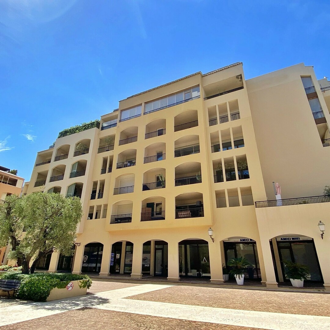 Office with vitrine & Port Fontvielle views - Apartments for rent in Monaco