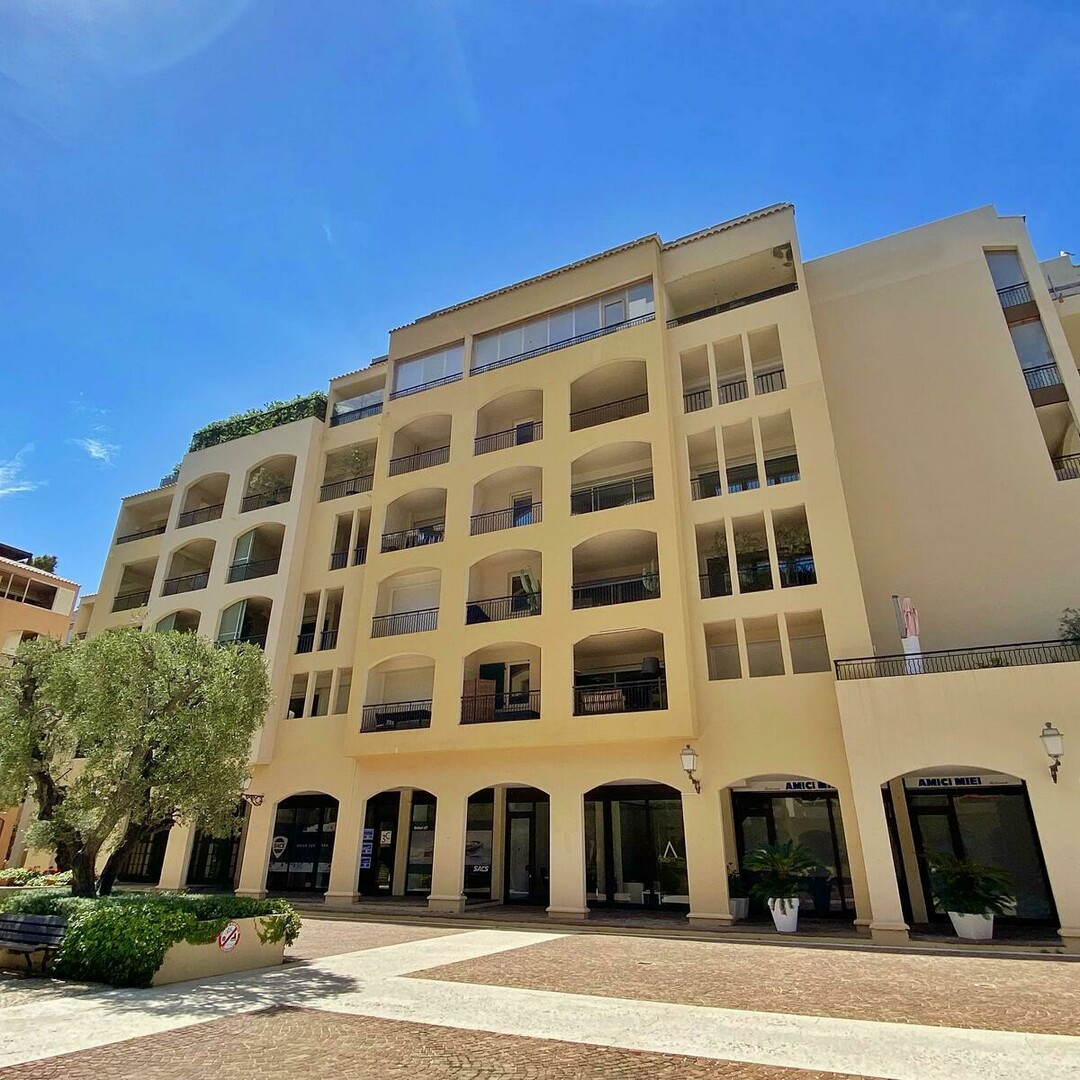 Office With Vitrine & Port Fontvielle Views - Apartments for rent in Monaco