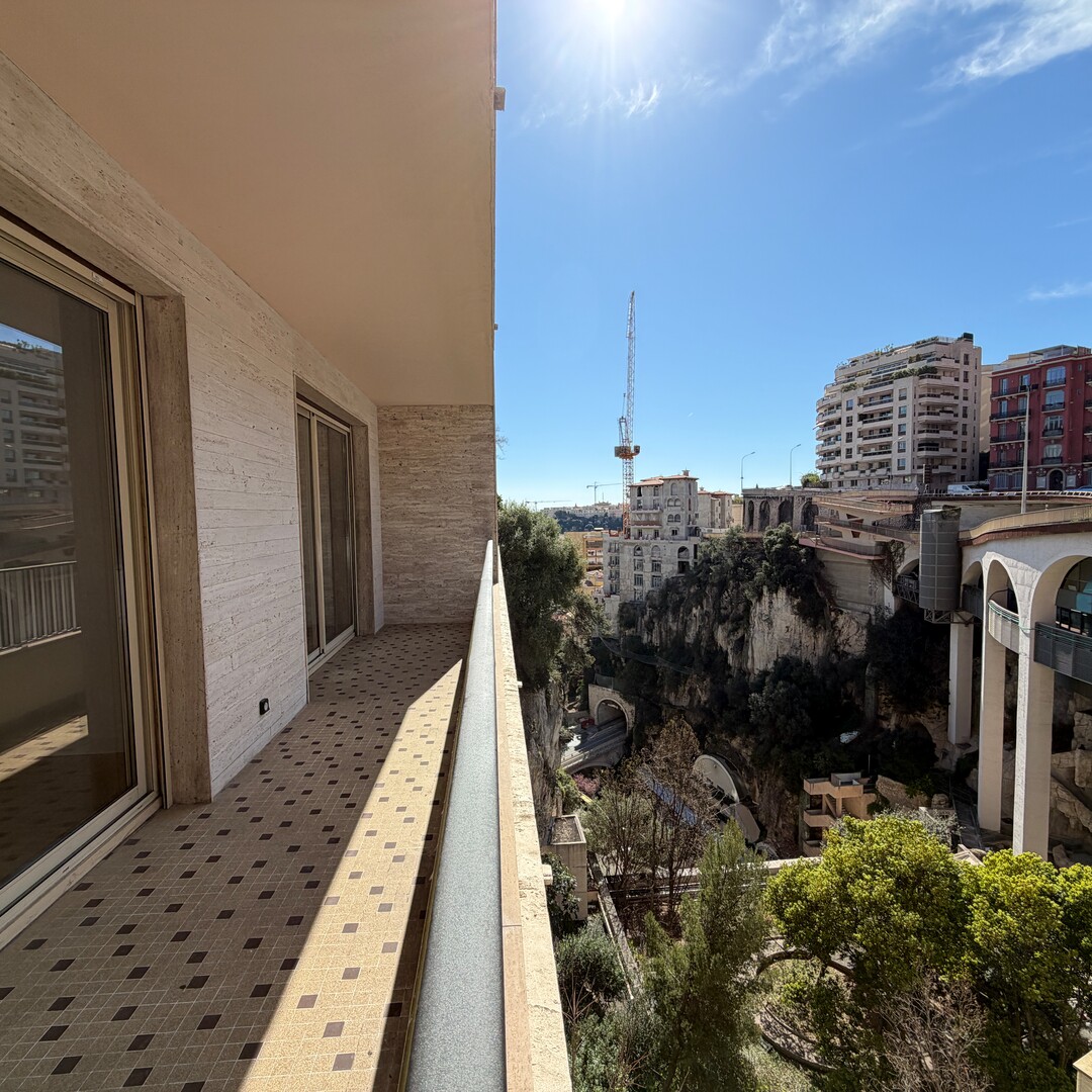 Rare – renovated 3 room apartment with large terrace