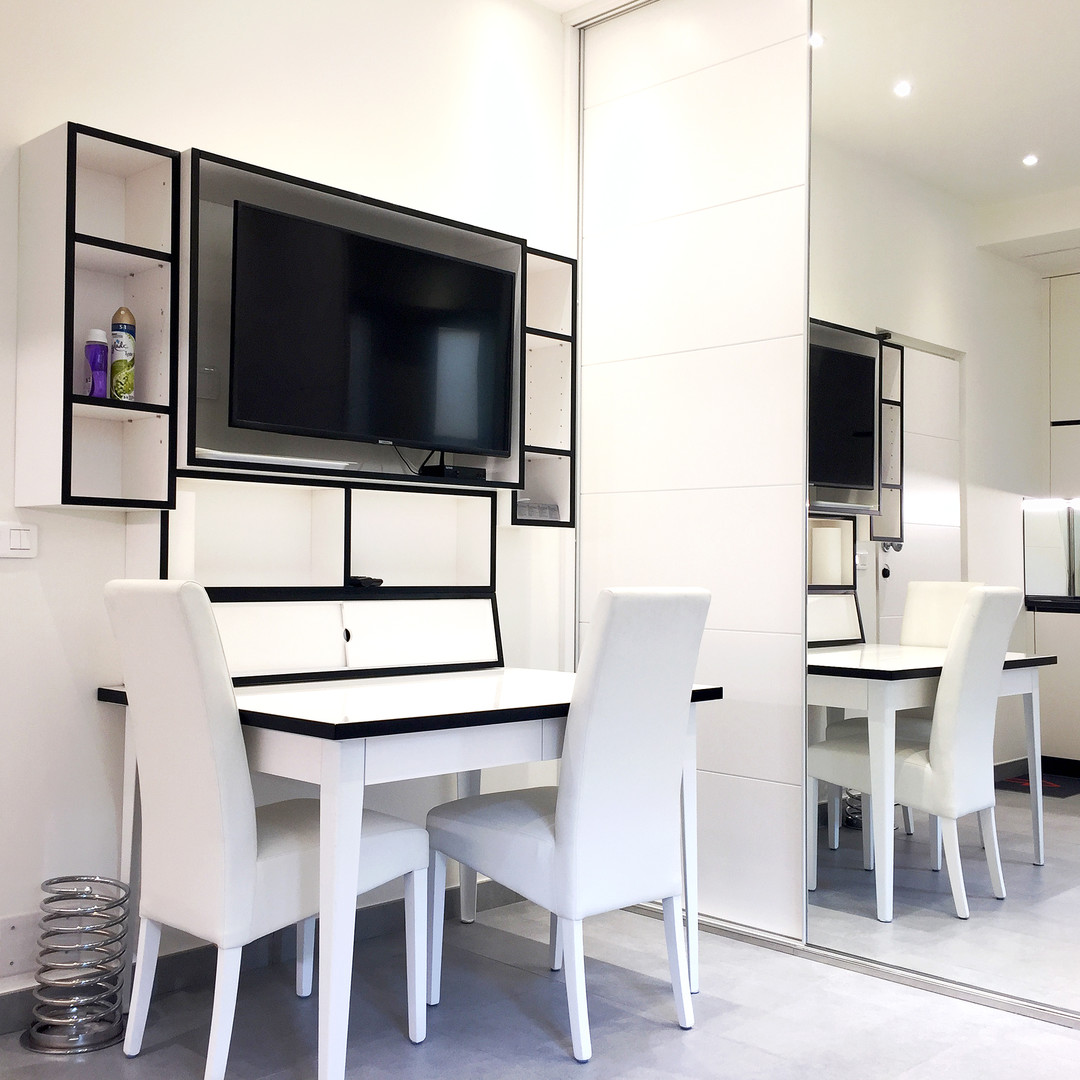 Renovated and furnished maid's room (residence permit only for domestic staff)