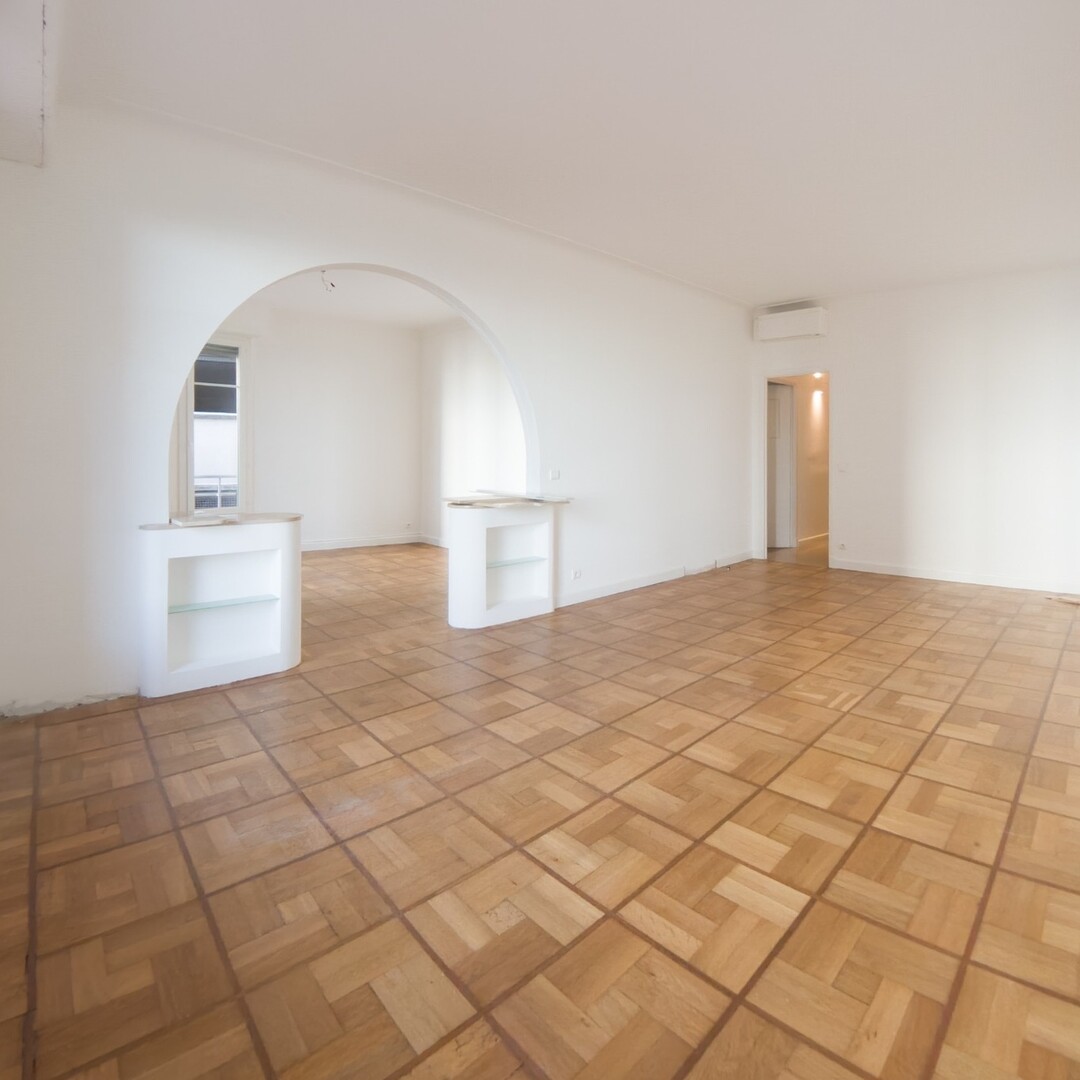 3 room apartment completely renovated - Neat interior with sea view