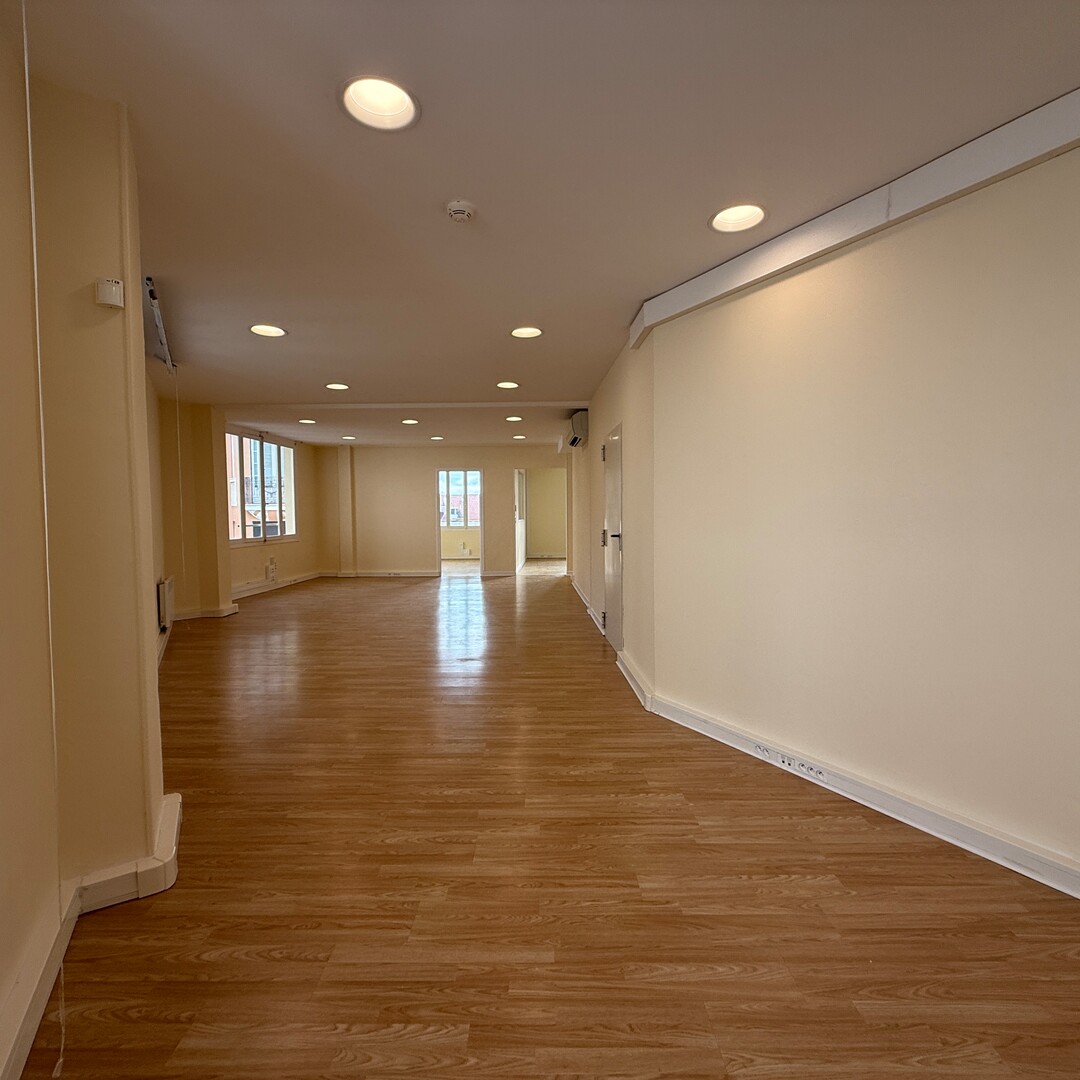 Office Space for Rent – Spacious, Bright, Ideally Located