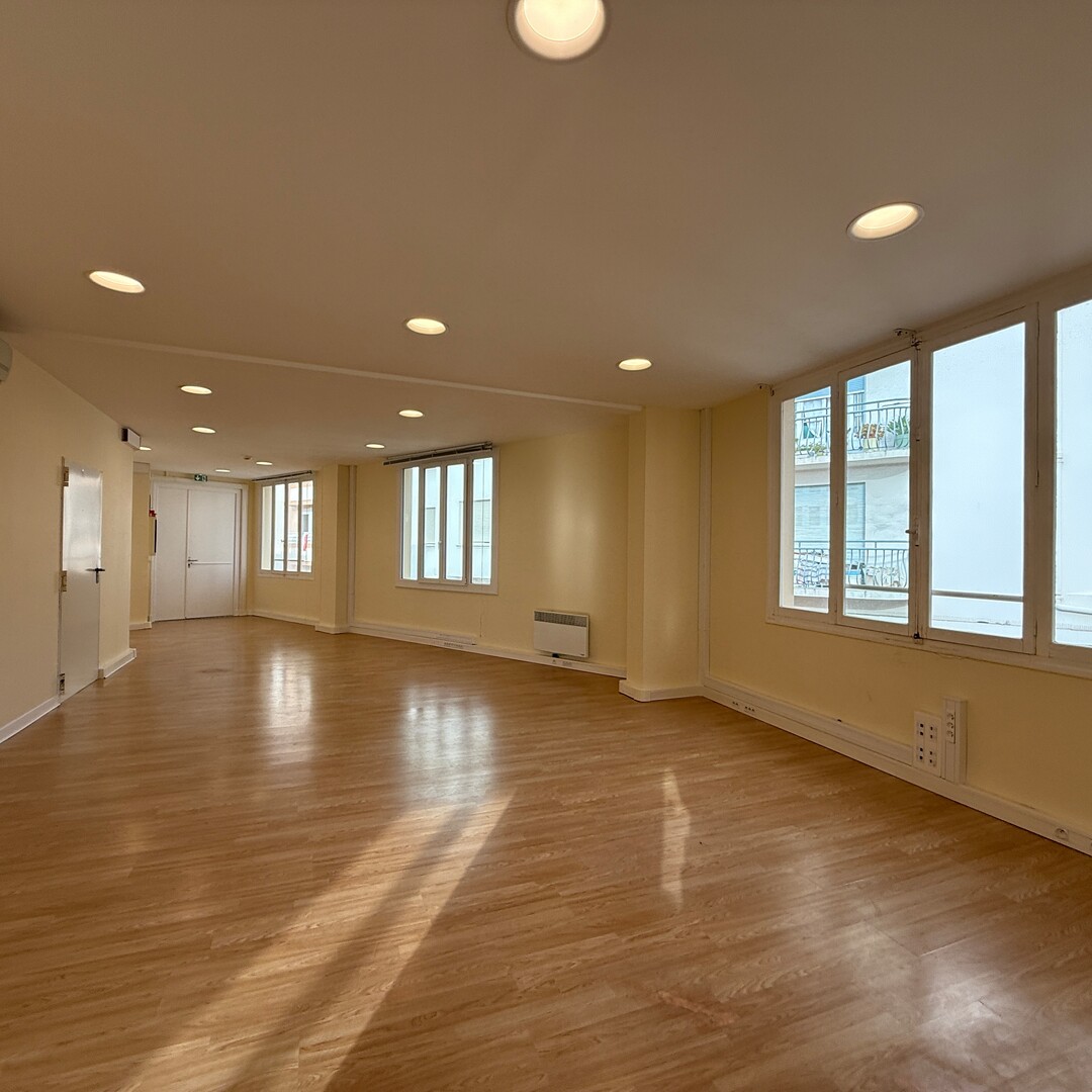 Office Space for Rent – Spacious, Bright, Ideally Located