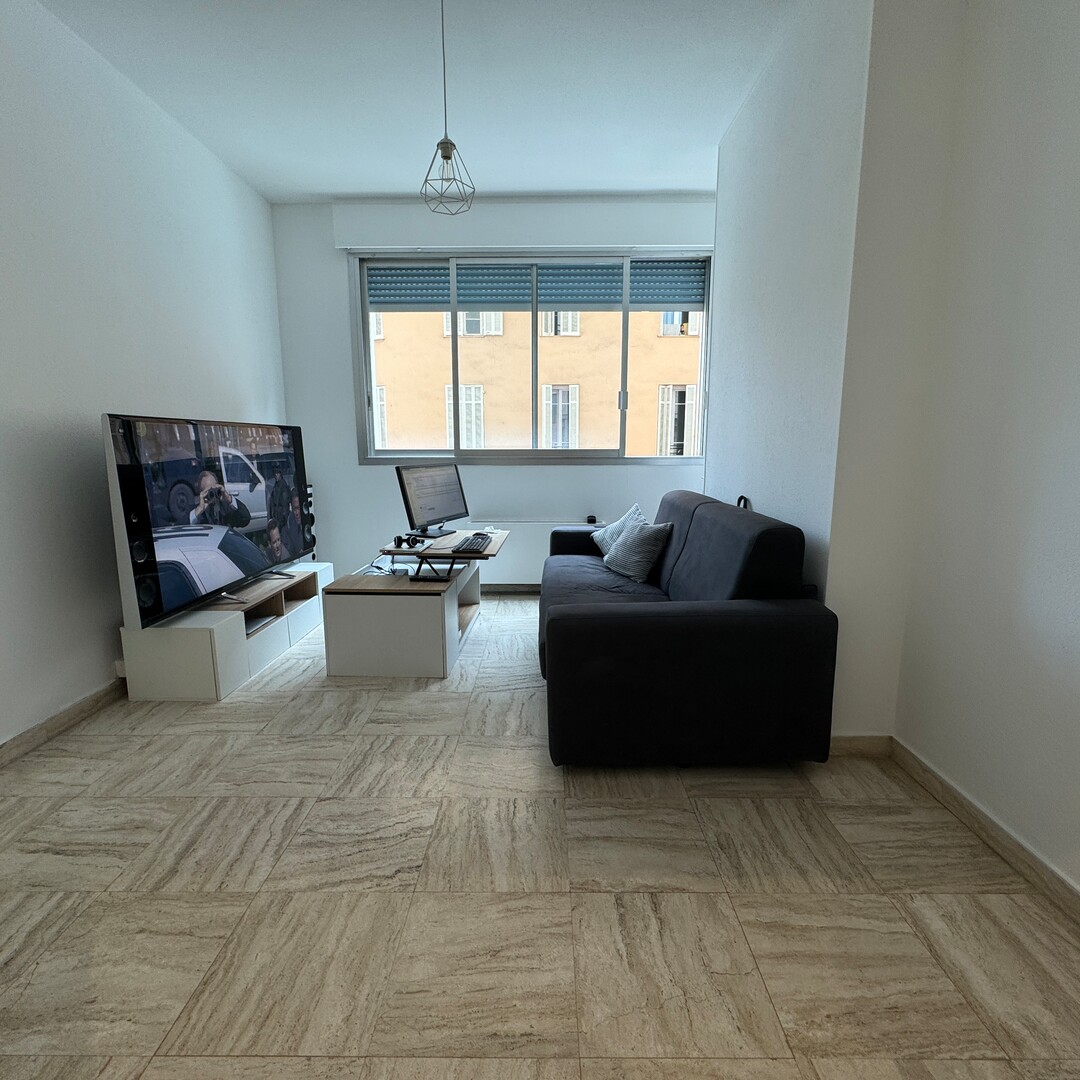 Renovated studio apartment for rent at Château Périgord II