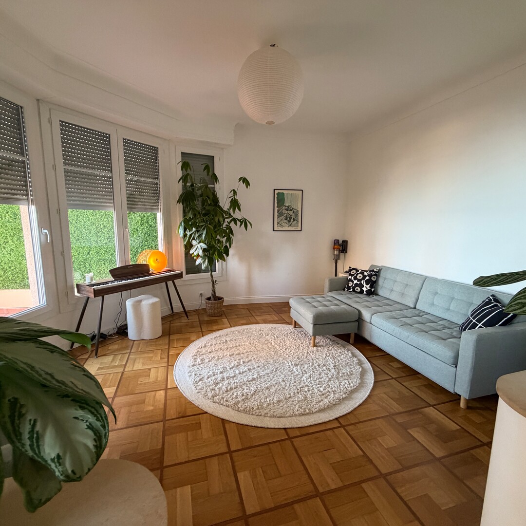 3 room apartment completely renovated - Neat interior with sea view