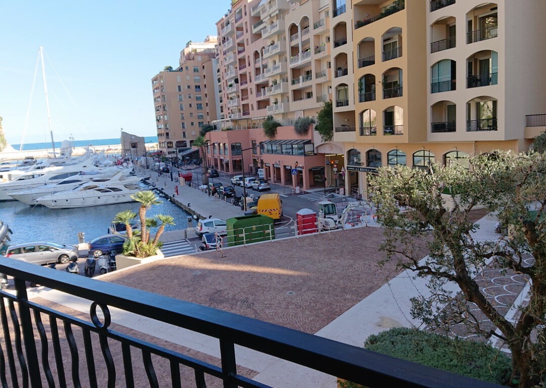 Fontvieille - Bright studio on the Place des Oliviers