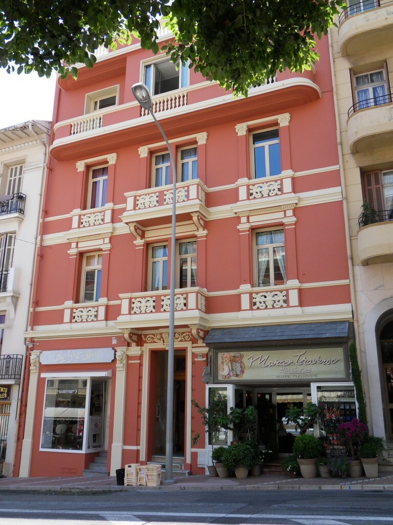 UNDER OFFER - Law 887 - La Condamine - Avenue Prince Pierre