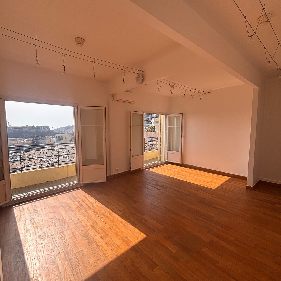 BRIGHT STUDIO WITH PORT/ROCK VIEW