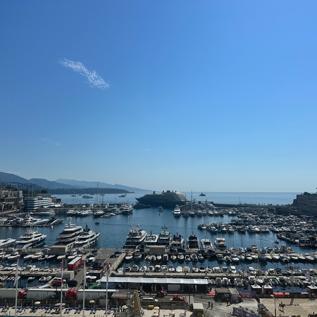 SHANGRI-LA: FOR RENT 4P- PANORAMIC PORT VIEW - TERRACE