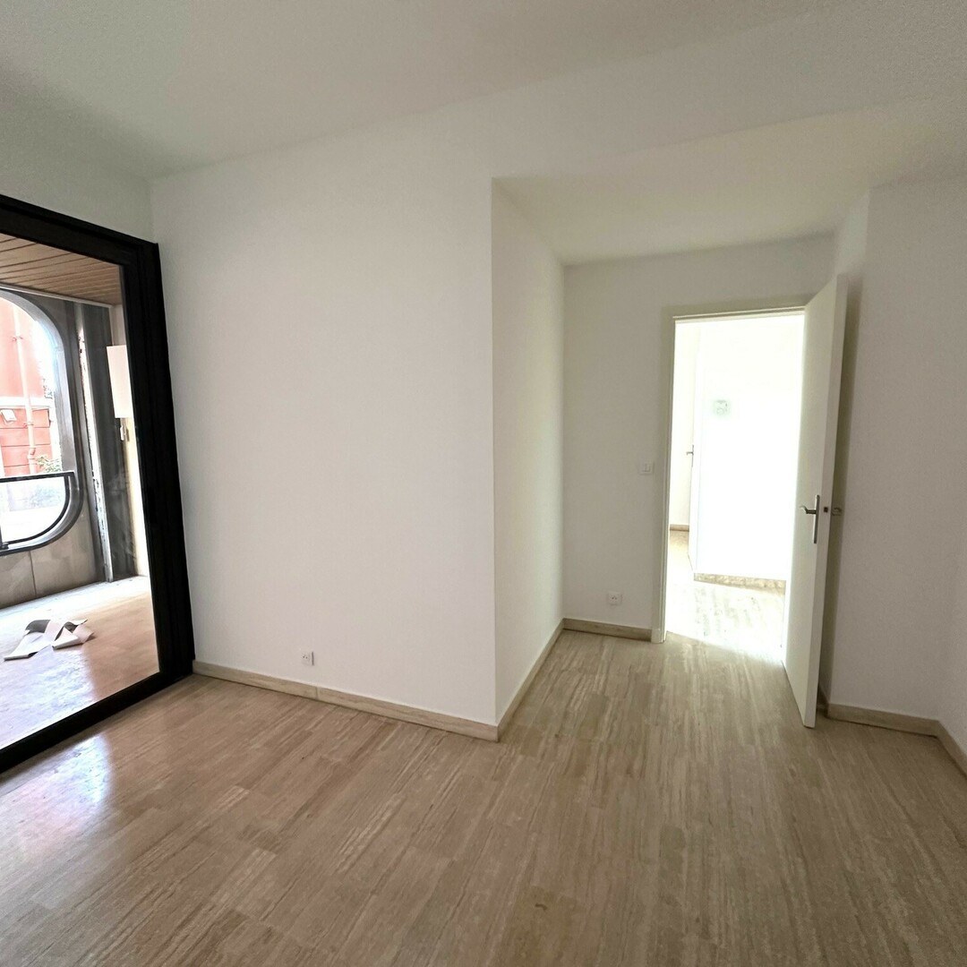 MONTAIGNE : 2P - LOGGIA - PARKING