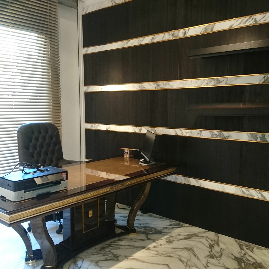 FONTVIEILLE / LE CIMABUE / OFFICE OPPOSITE THE PORT OF FONTVIEILLE