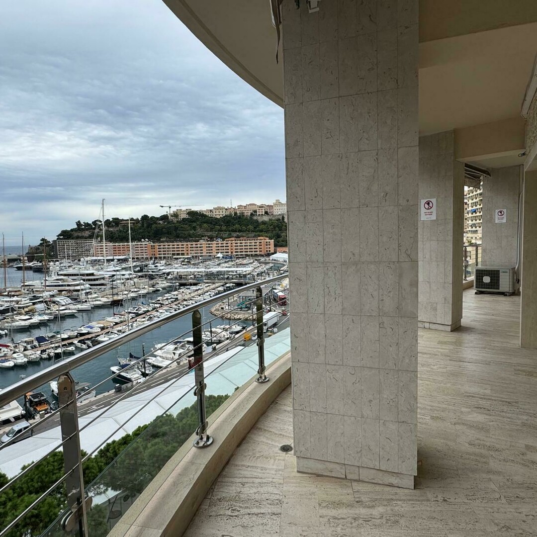 PORT HERCULE / ERMANNO PALACE / OFFICE SPACE