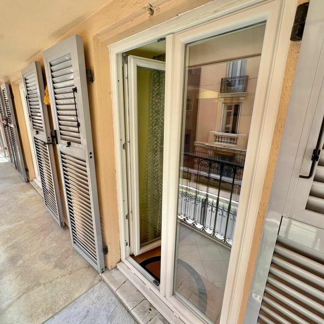 MONTE CARLO / 3 ROOMS FREE OF LAW / TERRACE