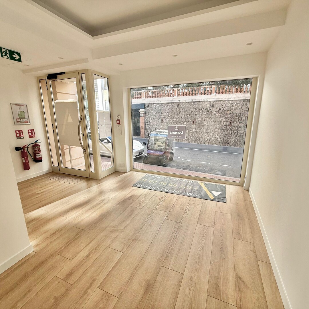 Boulevard d'ITALIE / OFFICE WITH WINDOW