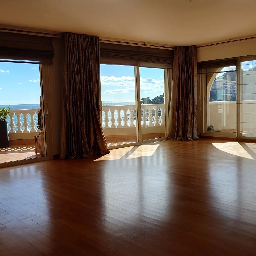 Prestigious Waterfront Apartment