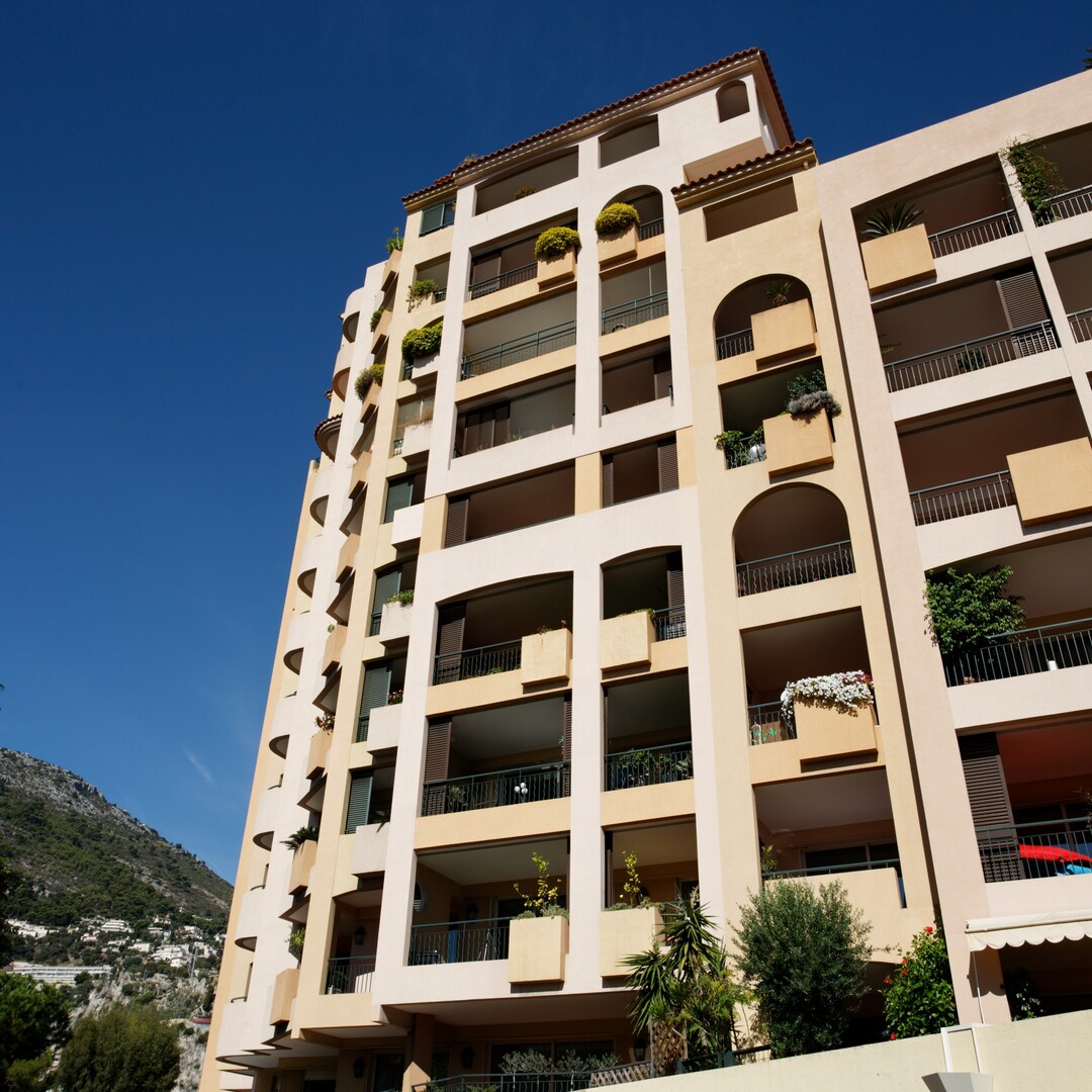 FONTVIEILLE - PARKING - LE GRAND LARGE