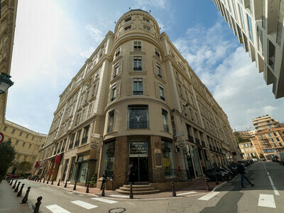 IDEAL LOCATION FOR THIS CENTRAL STUDIO WITH MEZZANINE