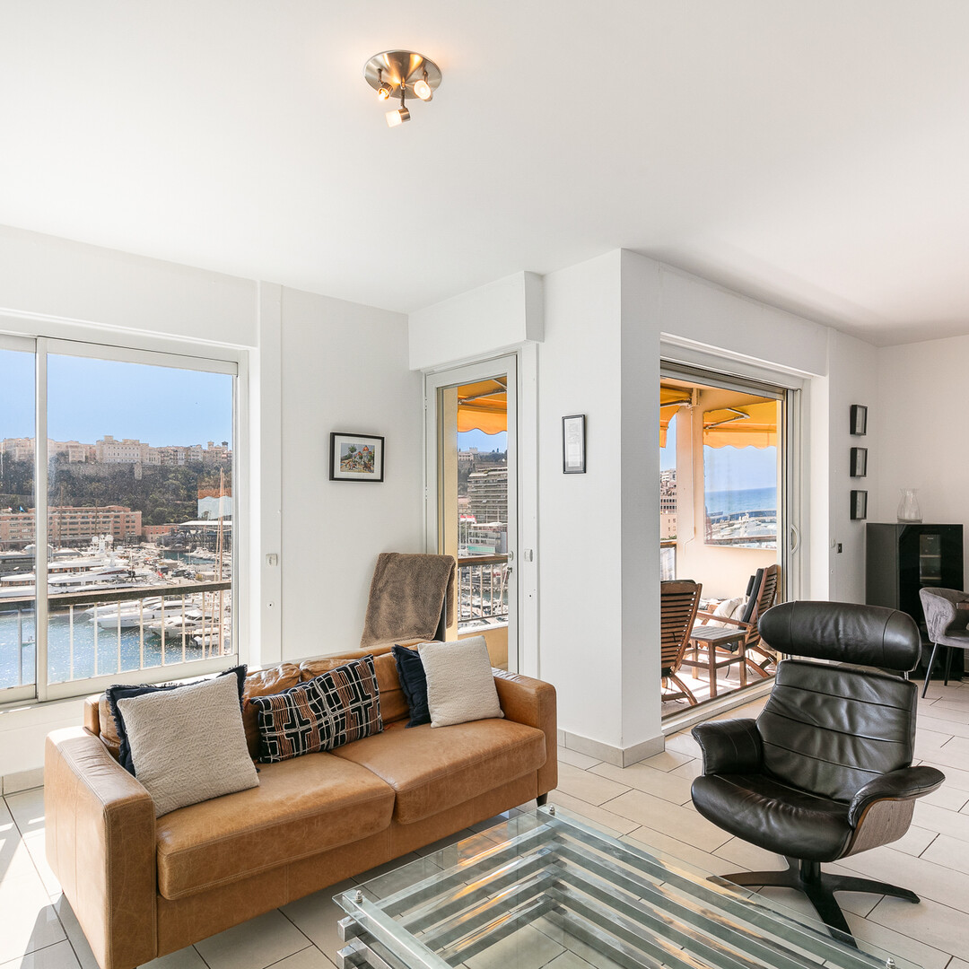 Exclusive rental: 4-room family apartment with panoramic views of the Port of Monaco