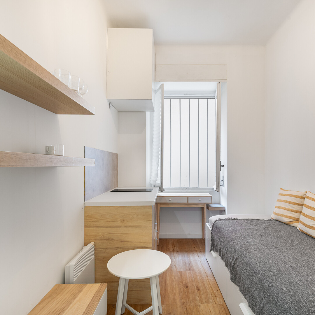 Exclusive rental rare renovated maid's room Monaco Carré Or