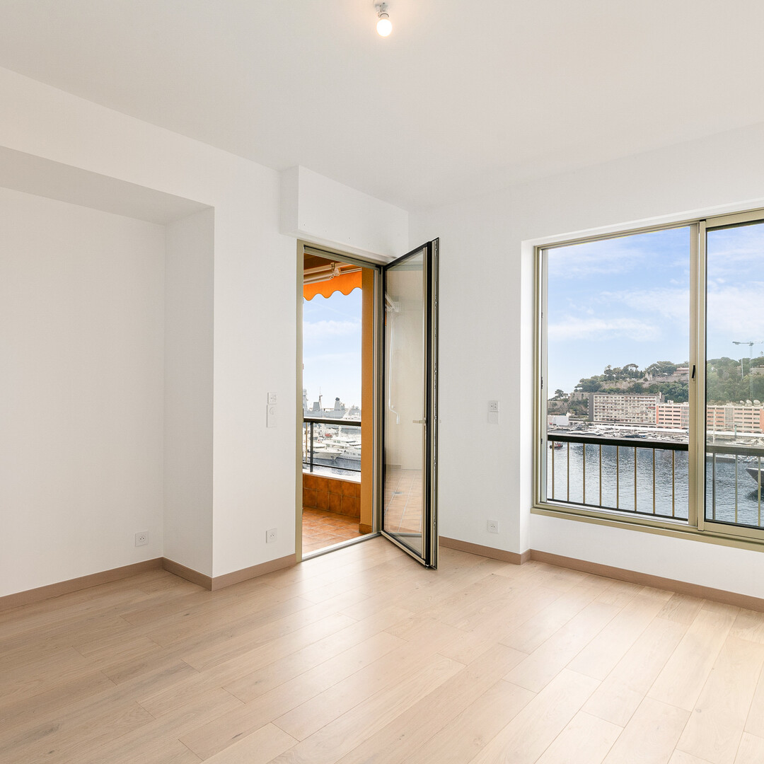 Exclusive 2-room renovated sea view Monaco Port
