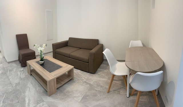 2 ATYPICAL ROOMS COMPLETELY REDONE HAS NEW