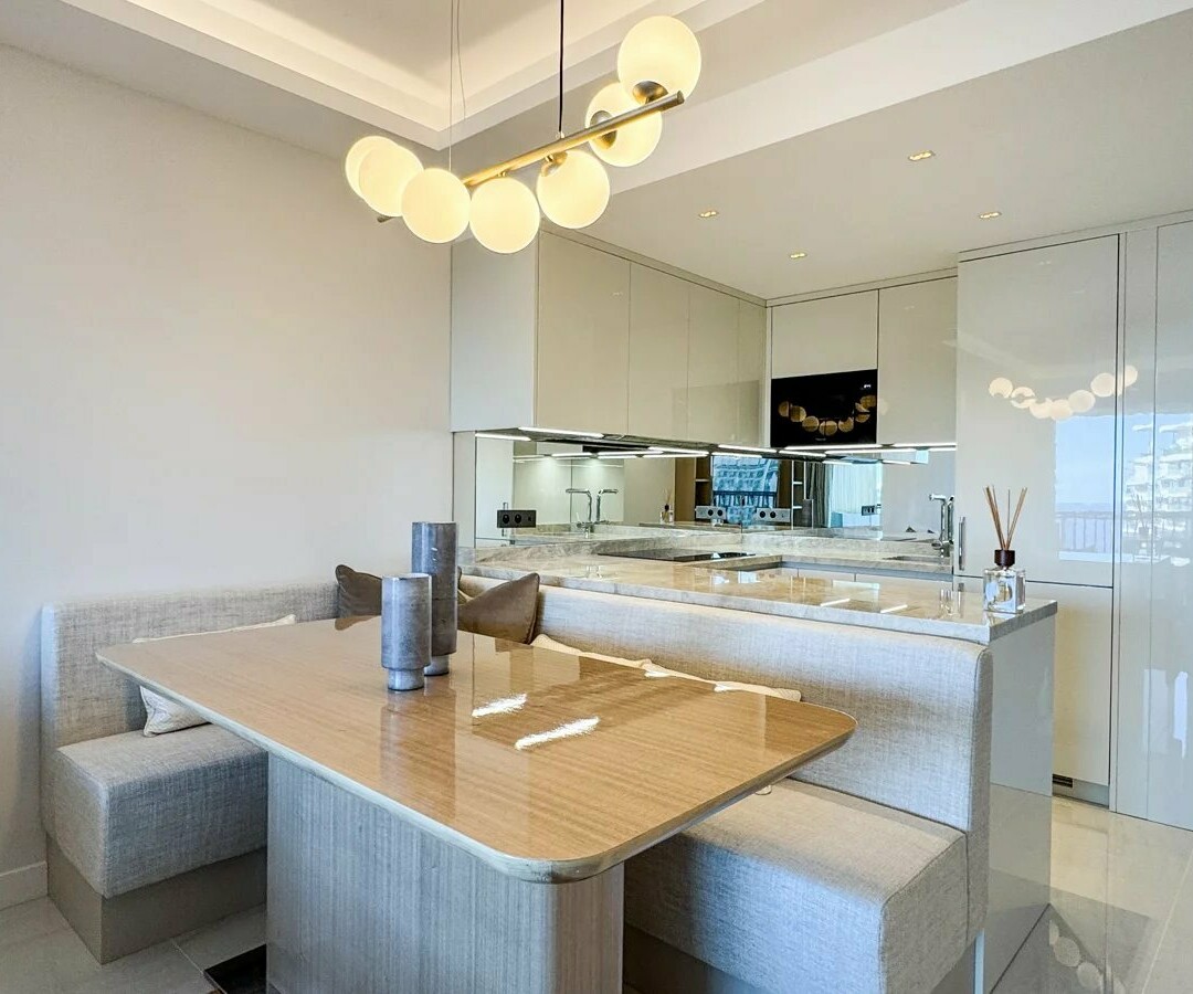 Sole Agent – High-end renovated luxury apartment with sea view