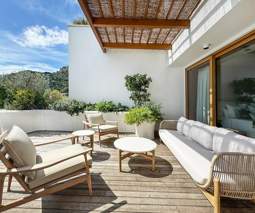 Sole Agent : Fully furnished - L'Exotique - Exquisite 2 Bedroom Property