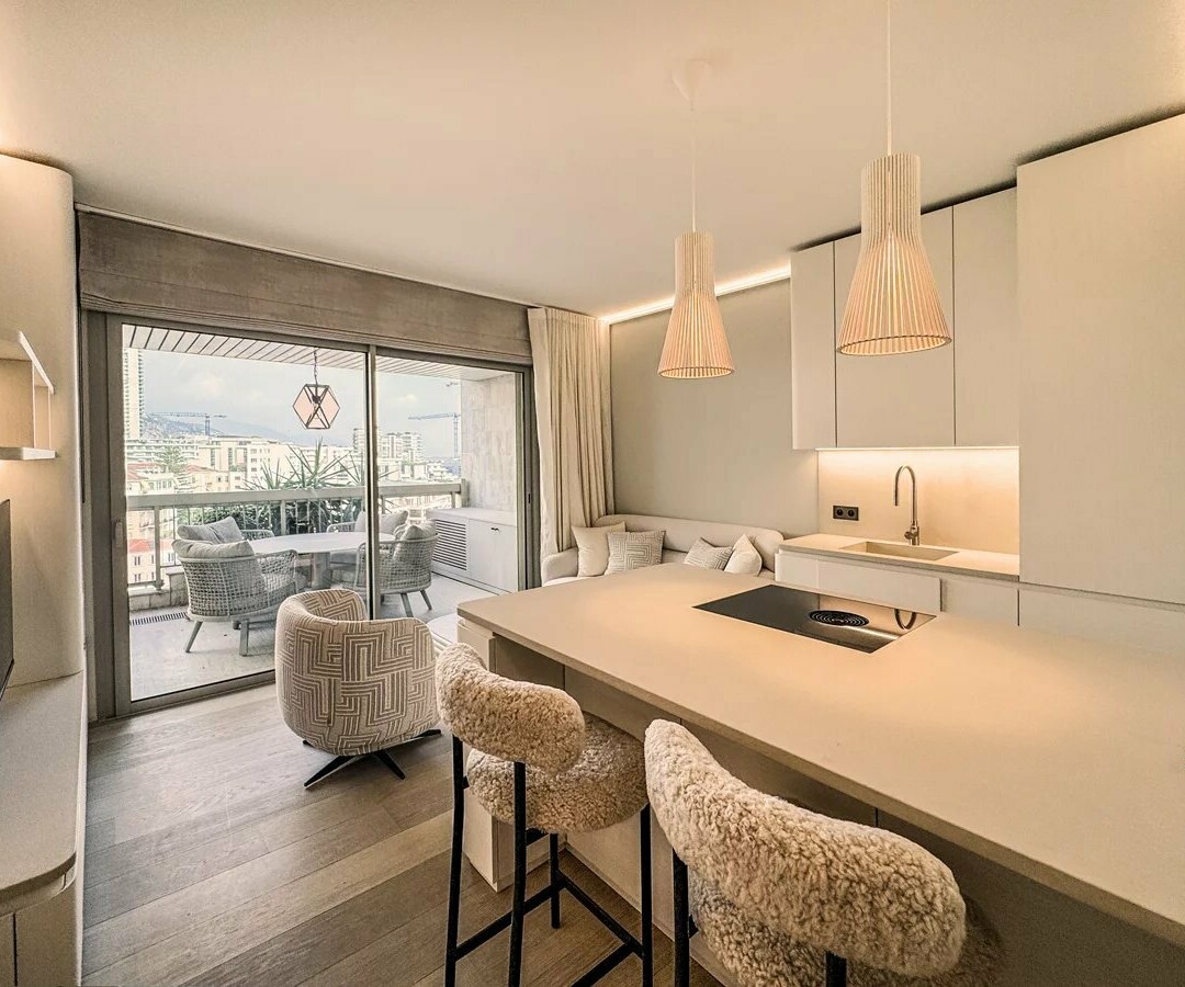 Exclusive mandate: Fully furnished luxury apartment