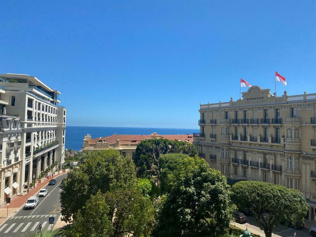 RENTAL - 4 ROOMS IN THE HEART OF THE PRINCIPALITY.