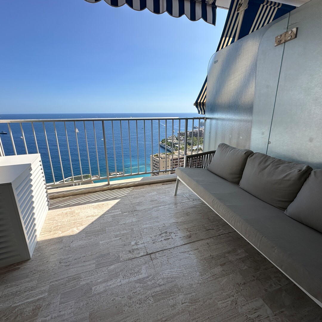 LARGE, MODERN STUDIO, AC, SWIMMING POOL