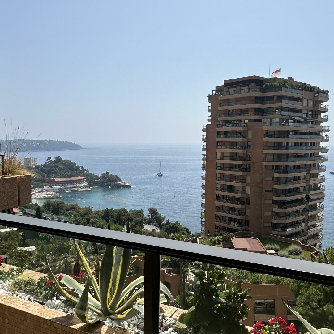 Seaview and swimming pool | 2-bedroom apartment