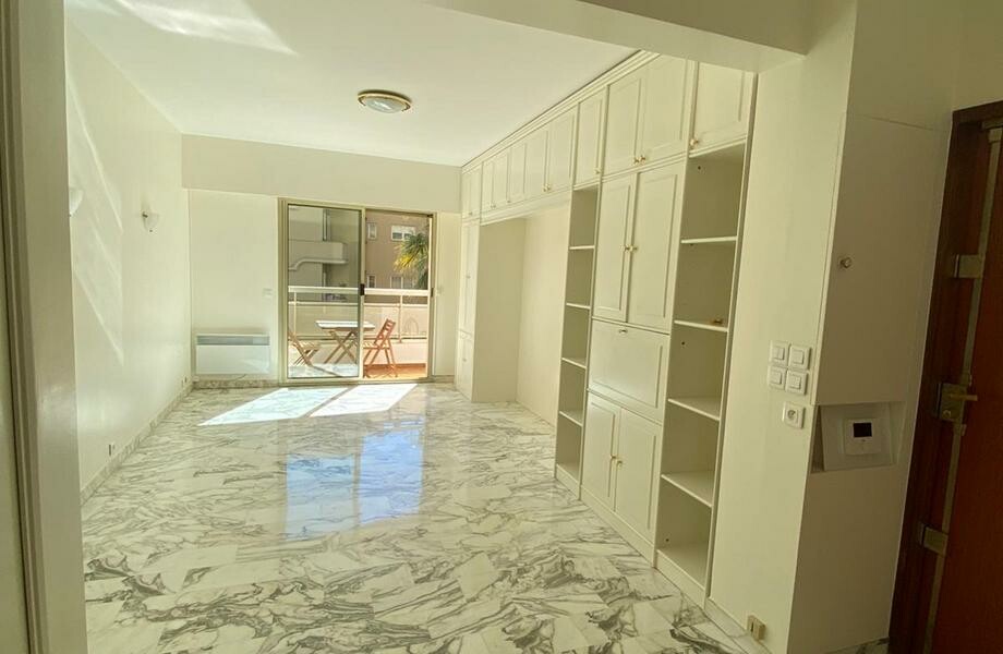 SPACIOUS STUDIO IN JARDIN EXOTIQUE DISTRICT