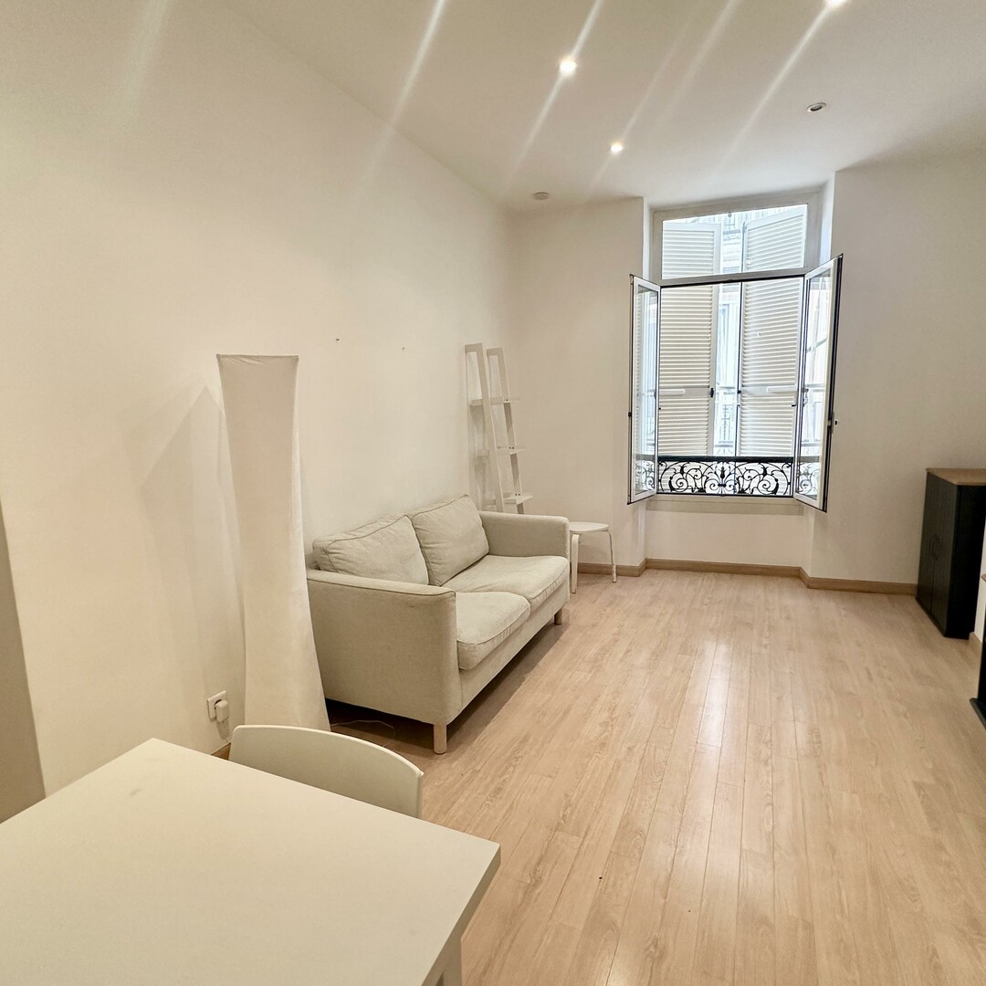 Air-conditioned 1-bedroom apartment - Possibility of office use