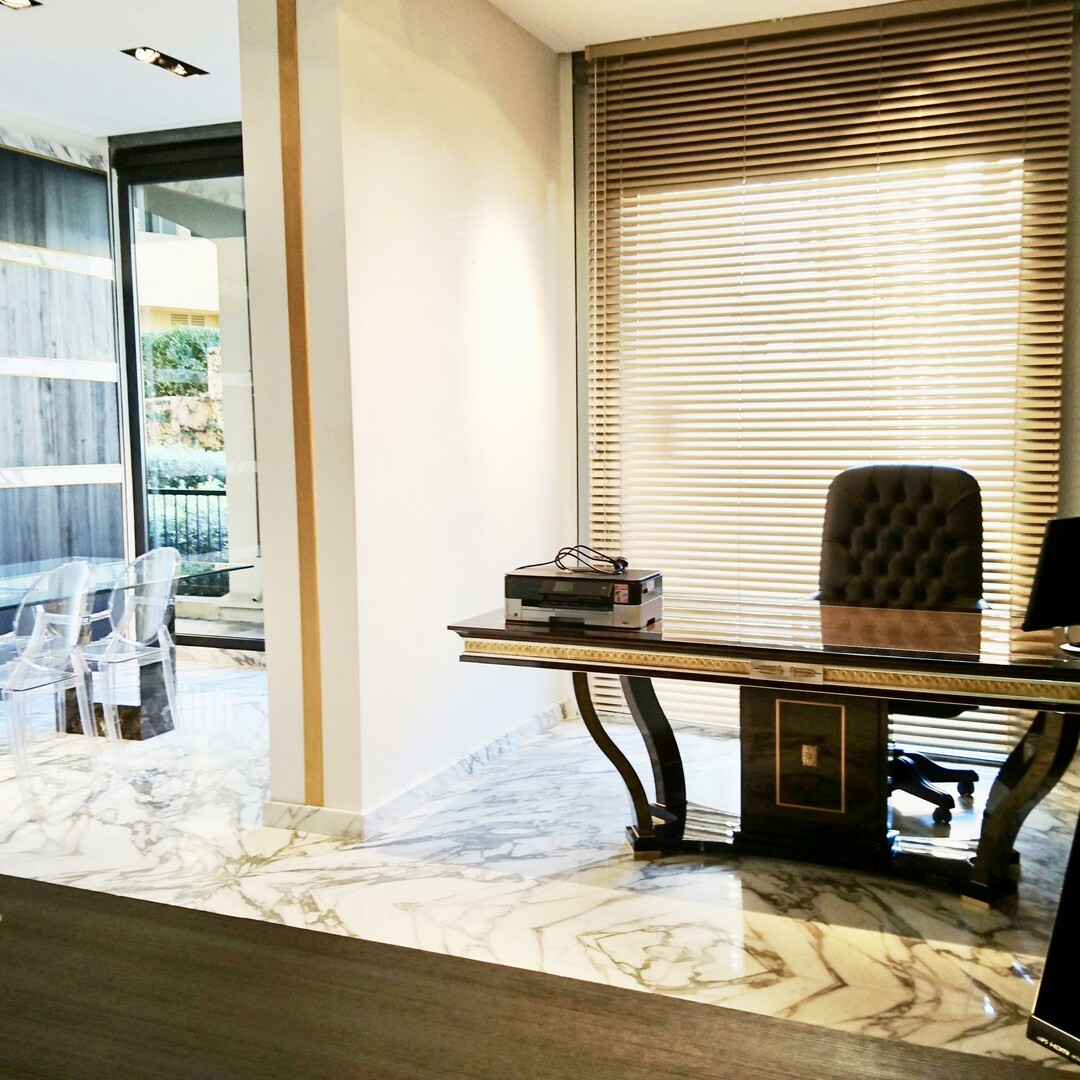 Elegant office in Fontvieille harbour - shop window