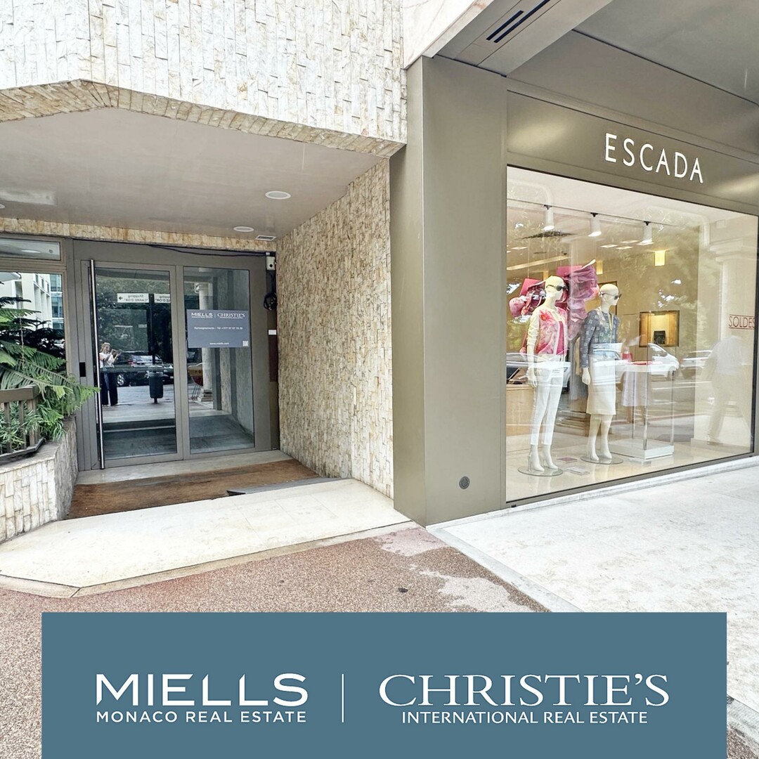 Golden Square large office / commercial premises of 743 sqm