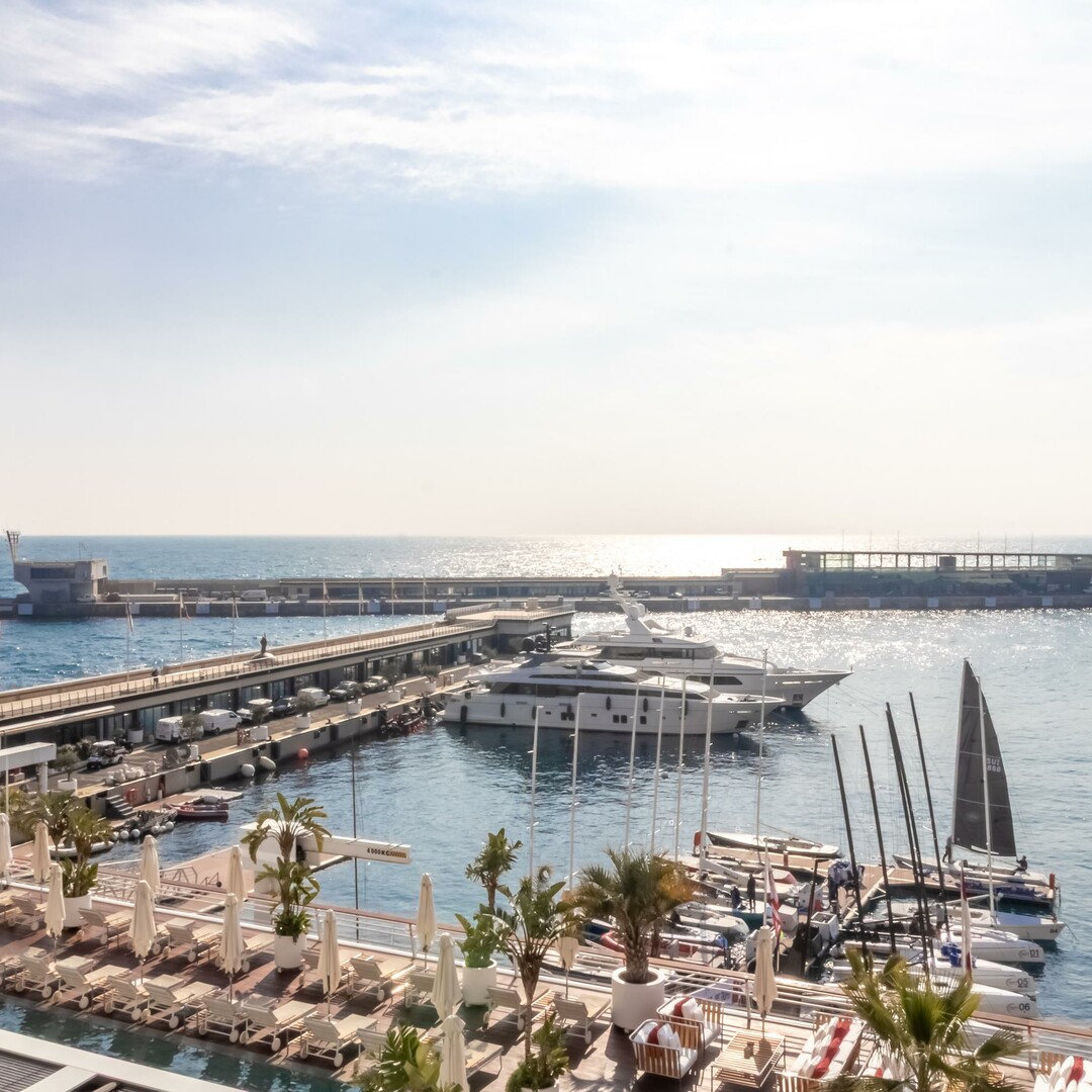 Spacious 1-bedroom in the Carré d'Or | Ultimate Formula 1 view!