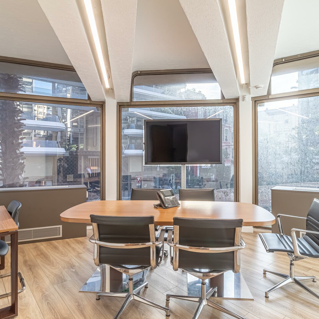 Golden Square large office / commercial premises of 743 sqm