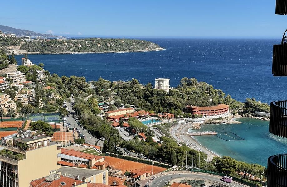 Nice renovated 2-bedroom apartment with sea view