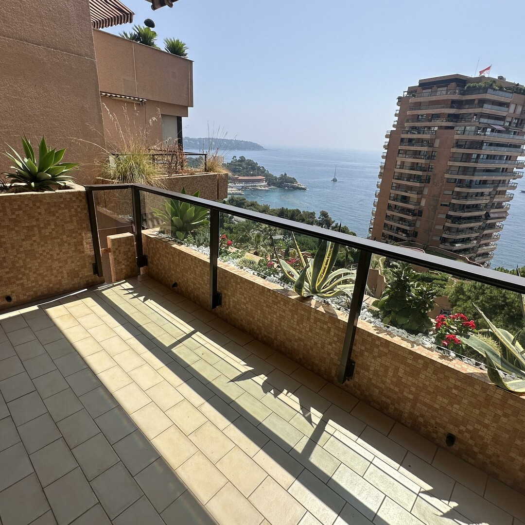 Seaview and swimming pool | 2-bedroom apartment