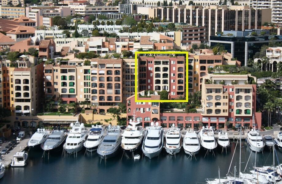Studio apartment on the Marina