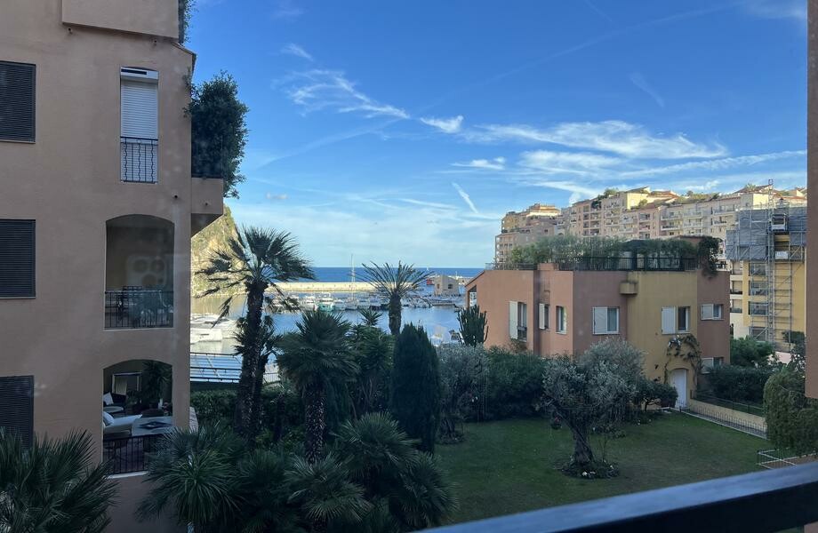Lovely studio apartment with view of the port