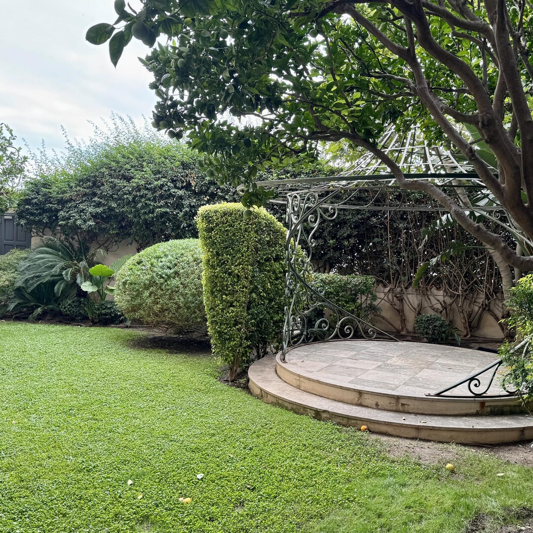 Exceptional duplex apartment with garden
